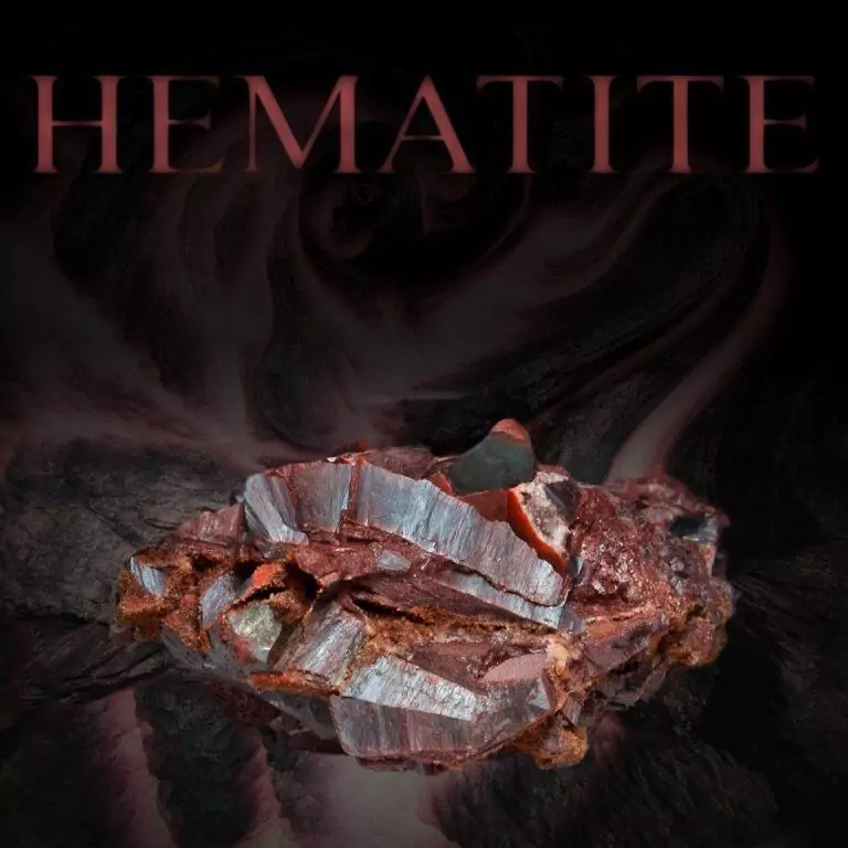 Hämatit Stein, auch Blutstein genannt mit silbernen und roten Steinstrukturen auf einem Lavahintergrund mit der roten Überschrift "HEMATITE"