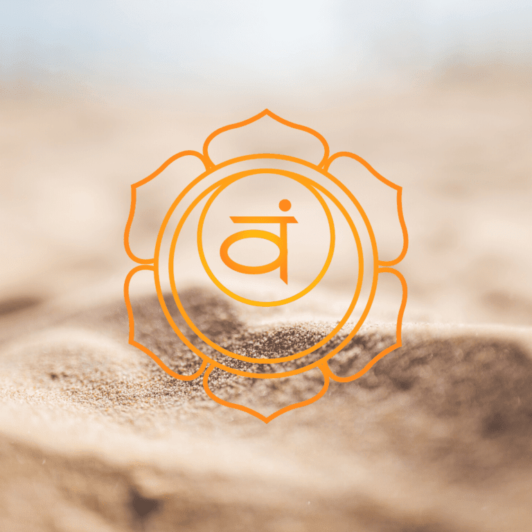 Das buddhistische Symbol für das Kronenchakra in orange auf Sand-Hintergrund. Symbolbild für einen Beitrag über die spirituelle Bedeutung von Svadhisthana.