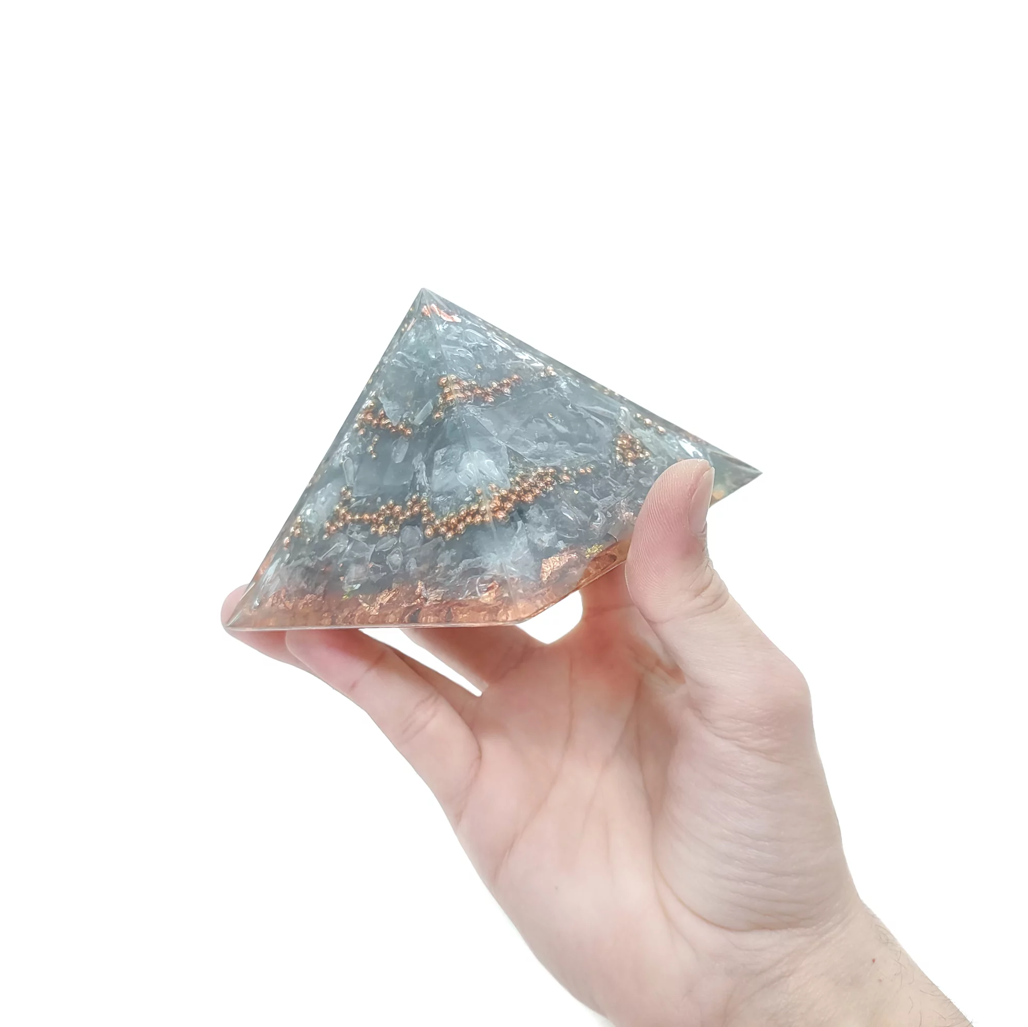 Orgonit Pyramide mit Rotgoldenen Metall Elementen & hellgrauen Edelsteinen.